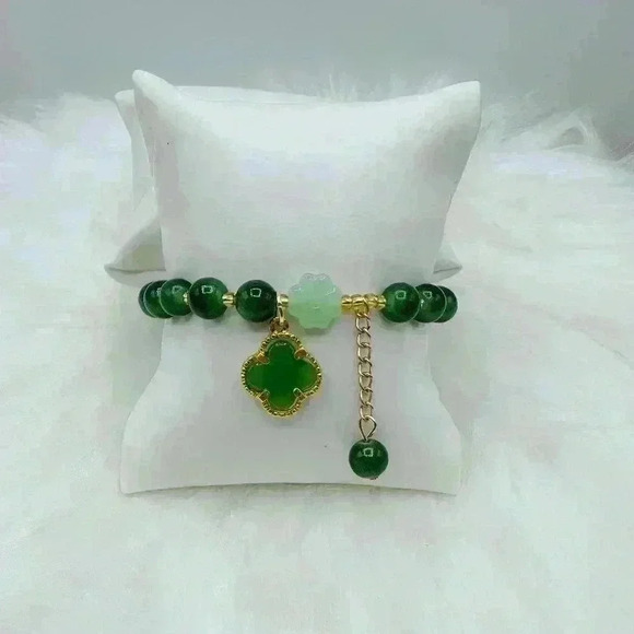 Green Clover Beaded Charm Bracelet - Picture 1 of 6